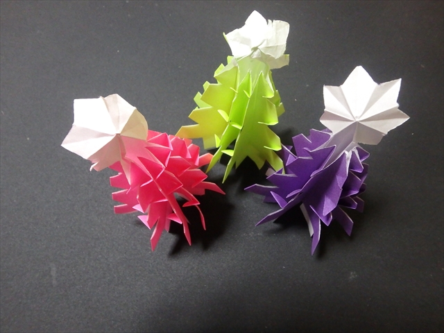 折り紙のクリスマスツリー簡単でかわいい折り方 星もついて立体だよ
