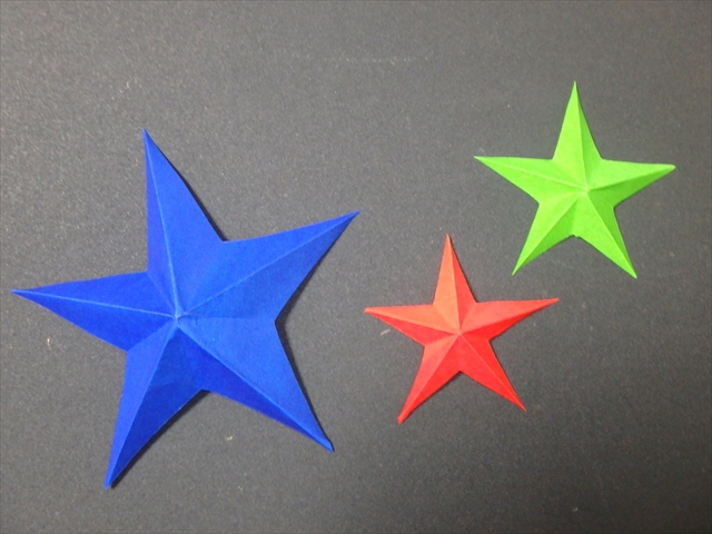 折り紙でクリスマスツリーの星立体の簡単な折り方
