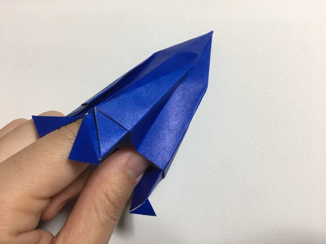 折り紙でおもちゃの折り方を紹介 飛ばせる立体ロケットの折り方