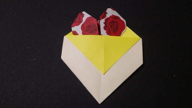 幼稚園でバレンタインに手作り 折り紙で袋がついたハートの折り方