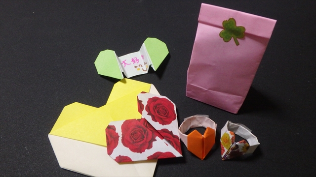 幼稚園で手作りプレゼント 折り紙でラッピング用の小さな袋の折り方