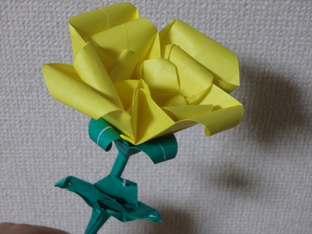 折り紙でバラの立体な作り方 簡単に本物のようなバラが完成します さくらのわくわくライフ